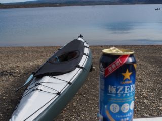 富士と本栖湖とカヤックとビール 富士と本栖湖とカヤックとビール