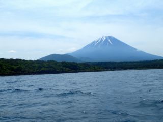 湖面から富士