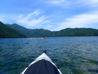 本栖湖 青空とカヤック 本栖湖 青空とカヤック